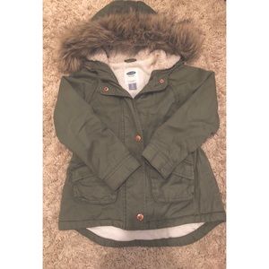 Adorable girls olive colored winter jacket 💚
